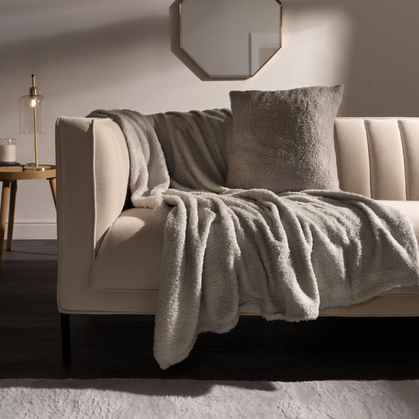 OHS Large Teddy Fleece Throw Blanket in Silver