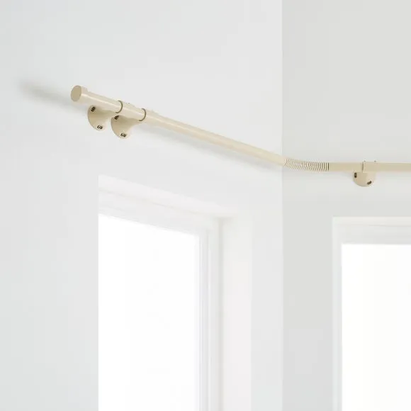 Trinity Metal Bay Curtain Pole 1