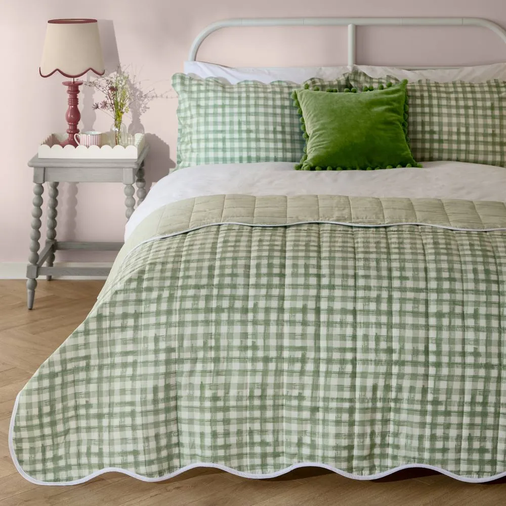 Furn Scalloped Quilted Bedspread in Green