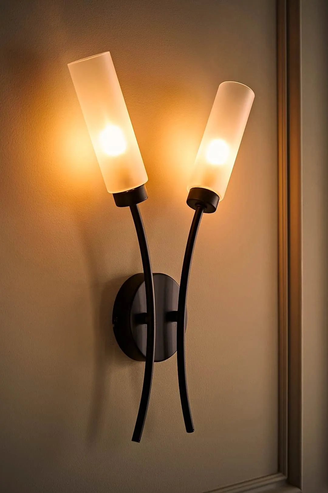 ValueLights Maya 2 Way Curved Upright Reed Shaded Wall Light in Black 2