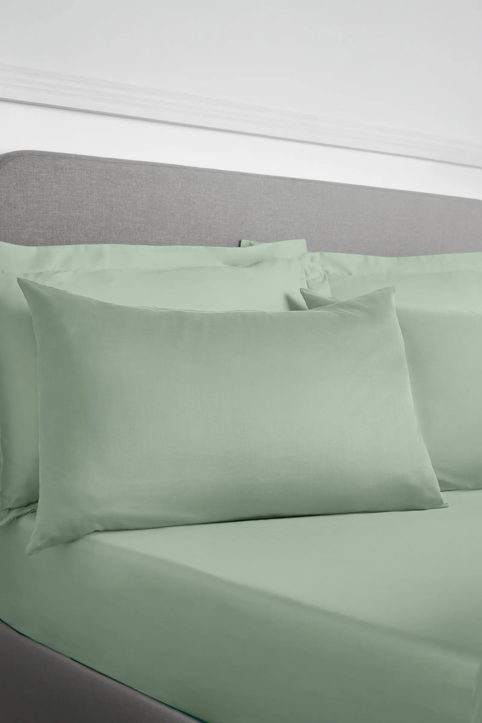 Bianca 400 Thread Count Cotton Sateen Standard Pillowcases in Green 2