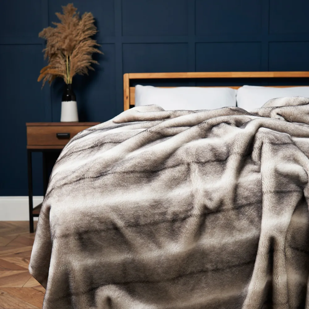Alaskan Faux Fur Throw, Natural