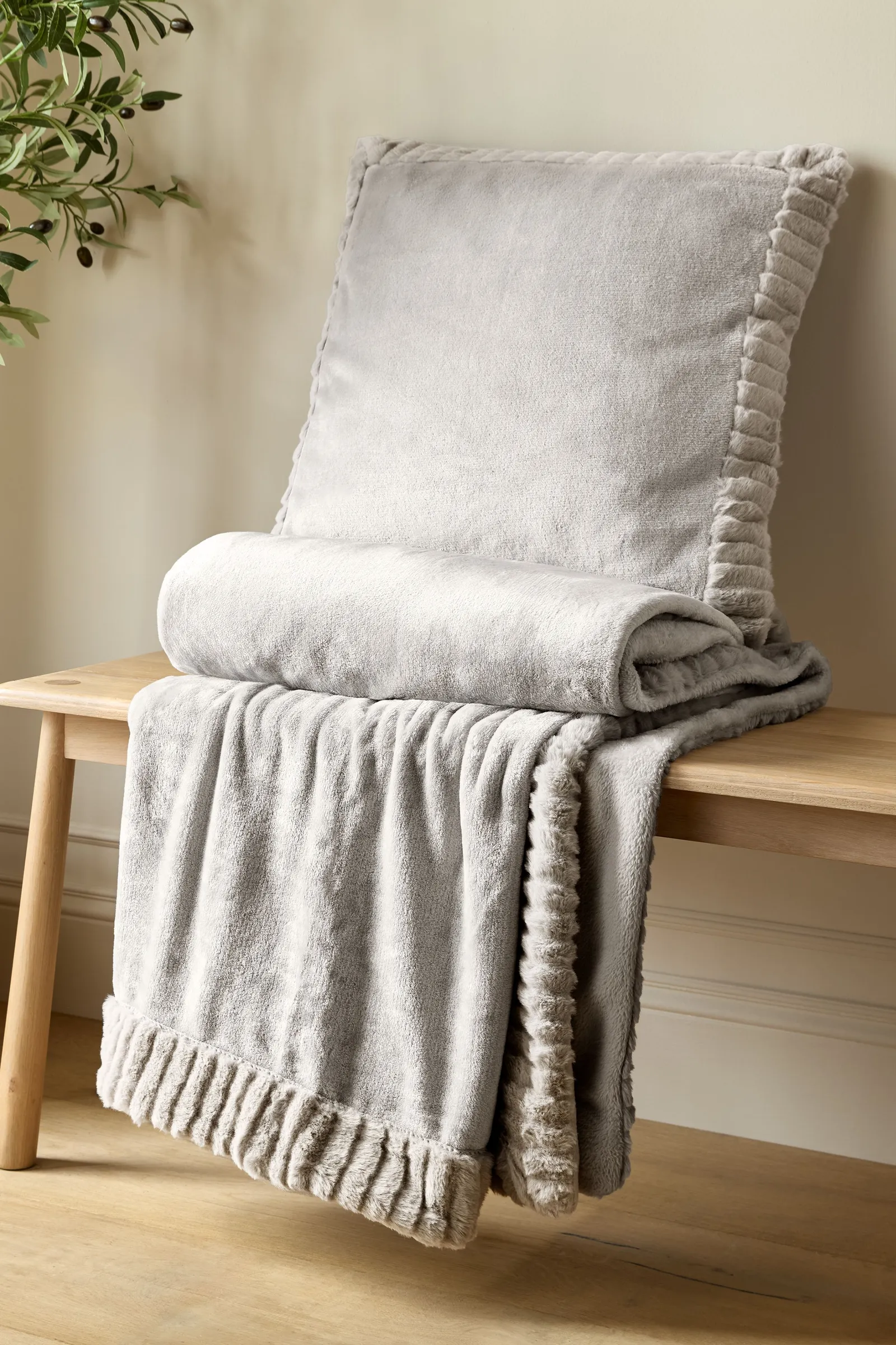 Catherine Lansfield 'Velvet & Faux Fur' 55x55cm Cushion in Natural 3