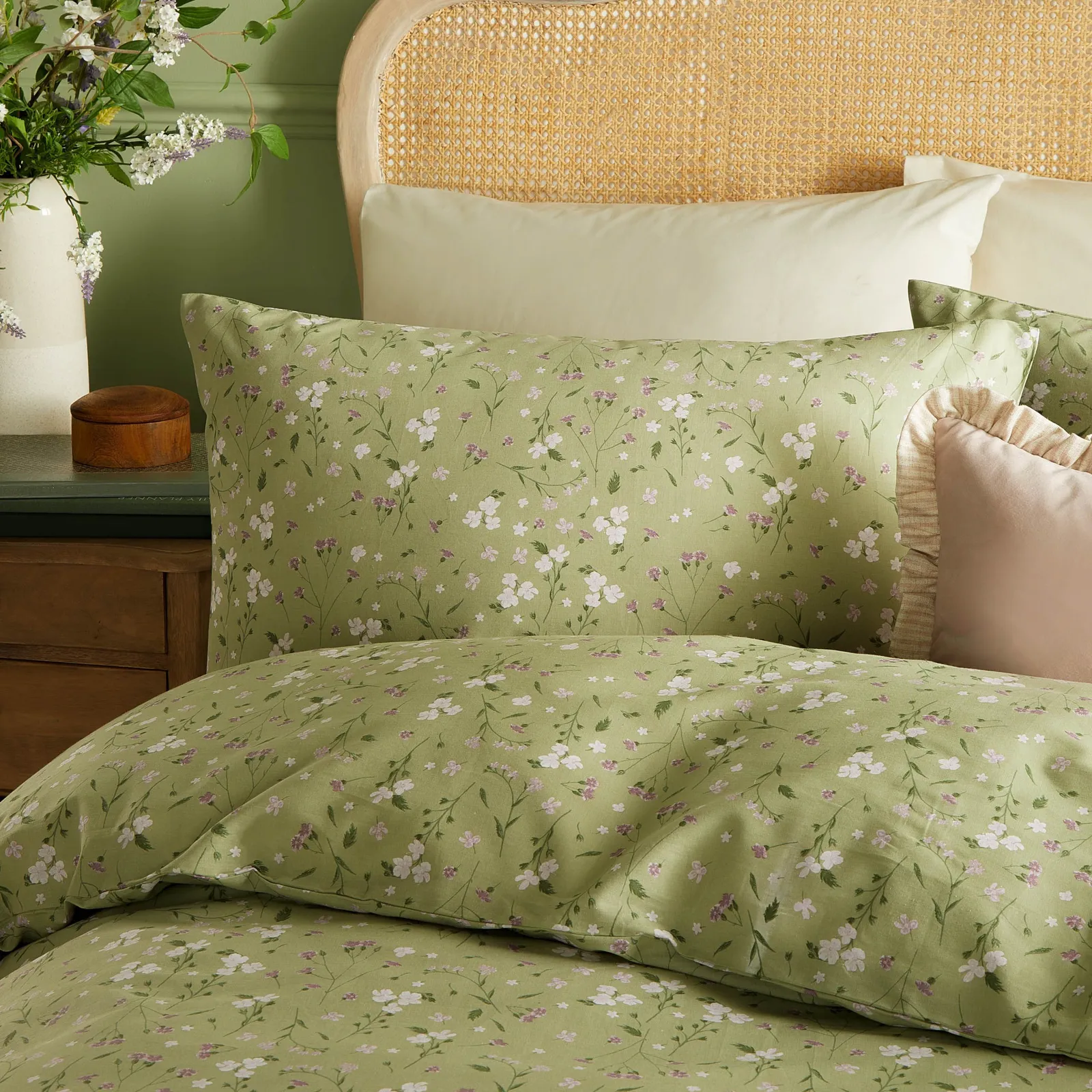 Wylder Bronte Floral 100% Cotton Duvet Cover Set in Green 2