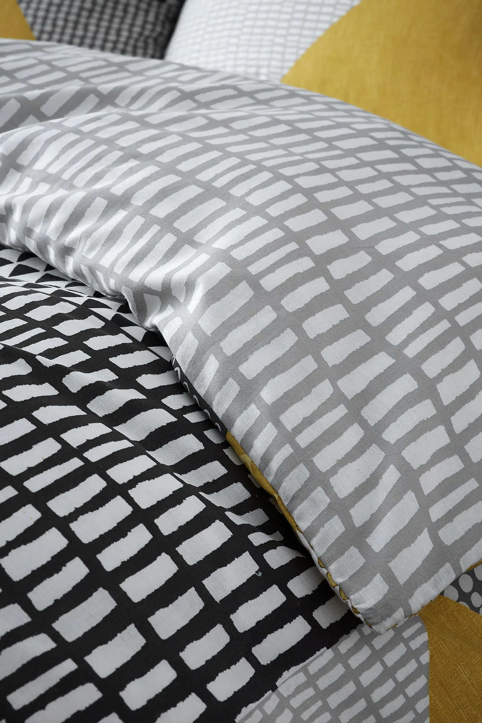 Catherine Lansfield 'Larsson Geo' Duvet Set in Yellow 3