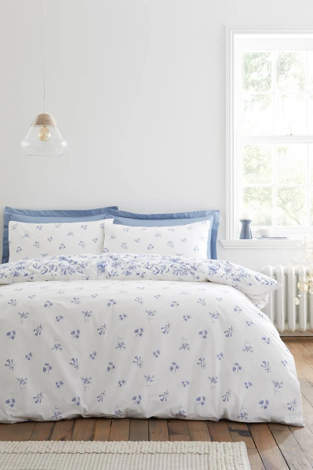 Bianca Thea Floral 200 Thread Count Cotton Reversible Duvet Cover Set in Blue 2
