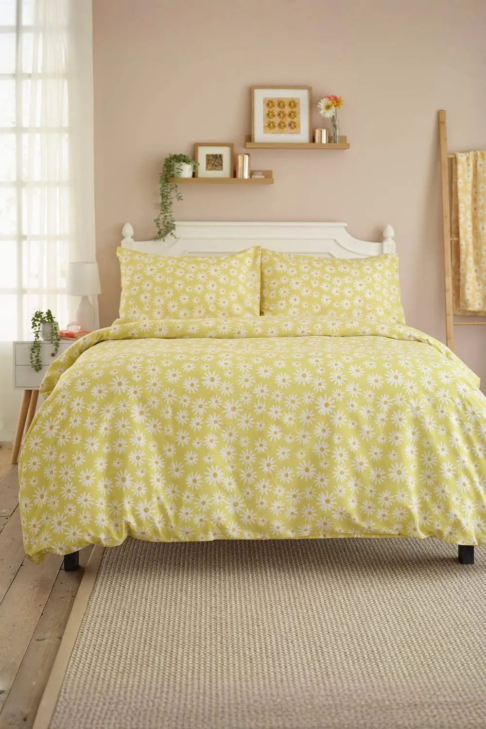 Deyongs Lazy Daisy Duvet Set in Printed Flower Design in Yellow