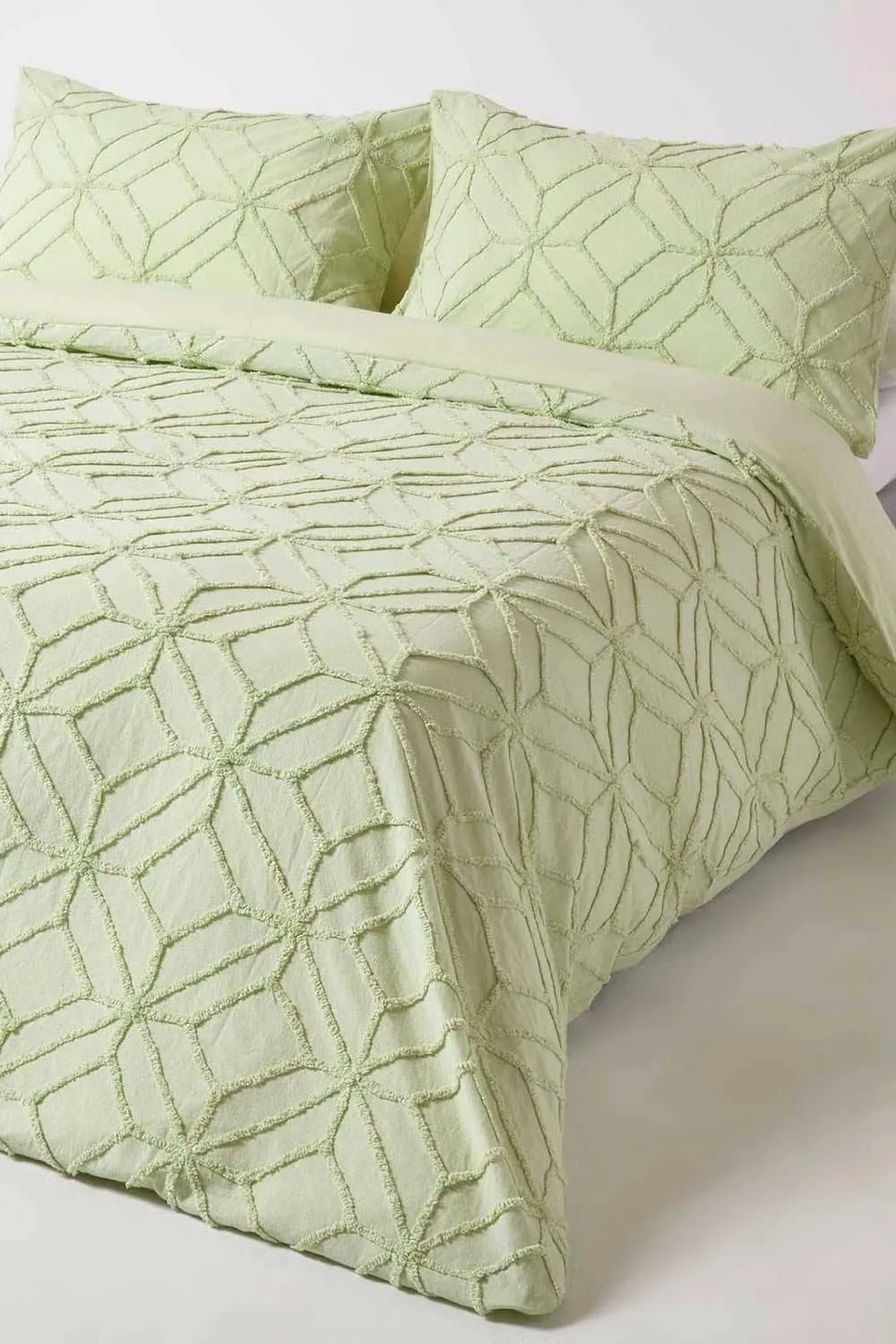 Homescapes Diamond Cotton Tufted Duvet Cover Set in Green 1