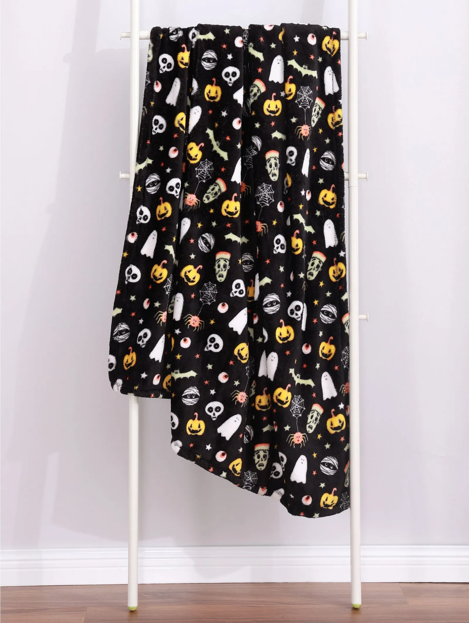Smart Living Spooky & Magical Halloween Fleece Throw Blanket - Soft Flannel, 120x150 cm in Black