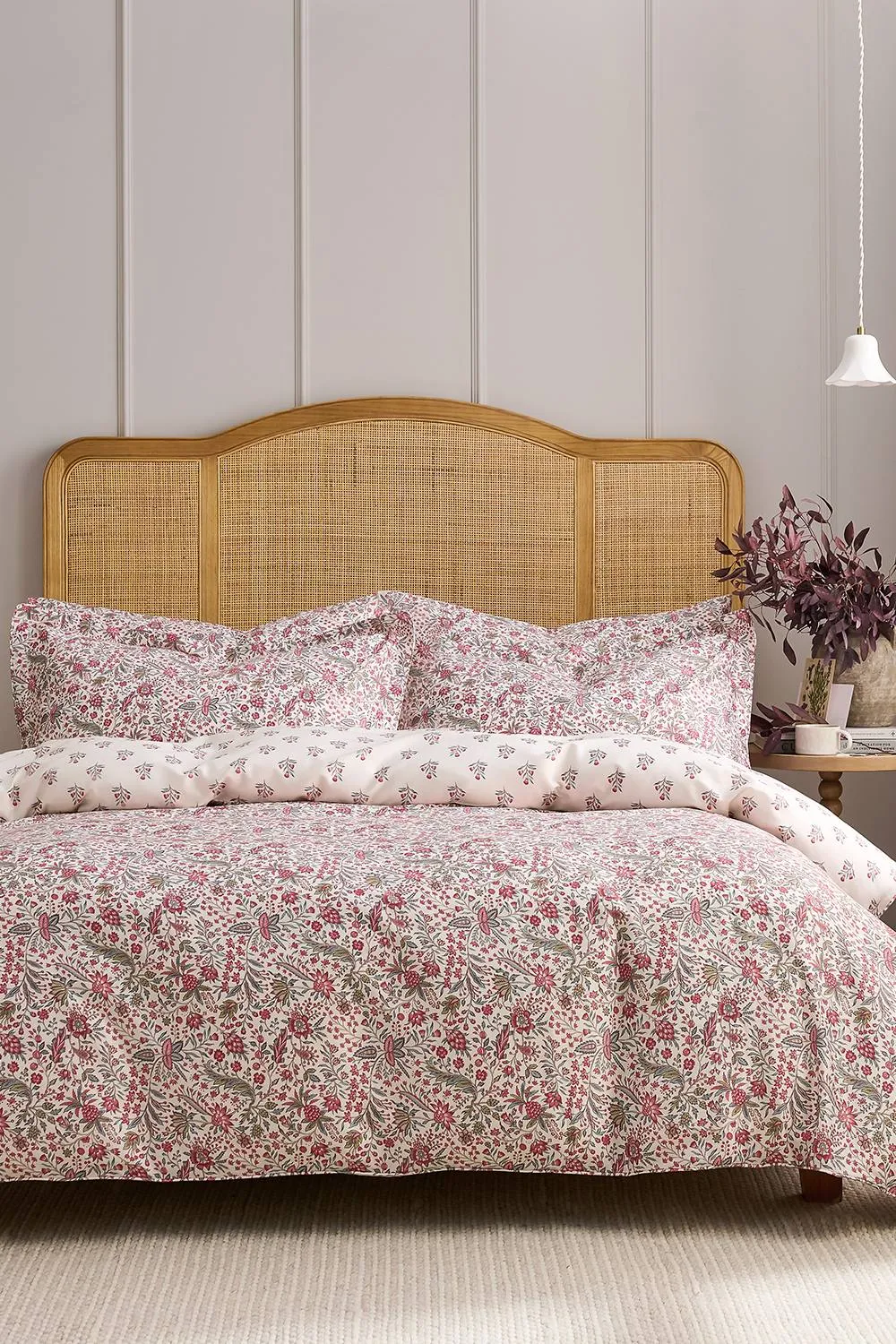 CHRISTY 'Newstead' Mulberry Reversible Cotton Sateen Standard Pillowcase Pair in Red 4