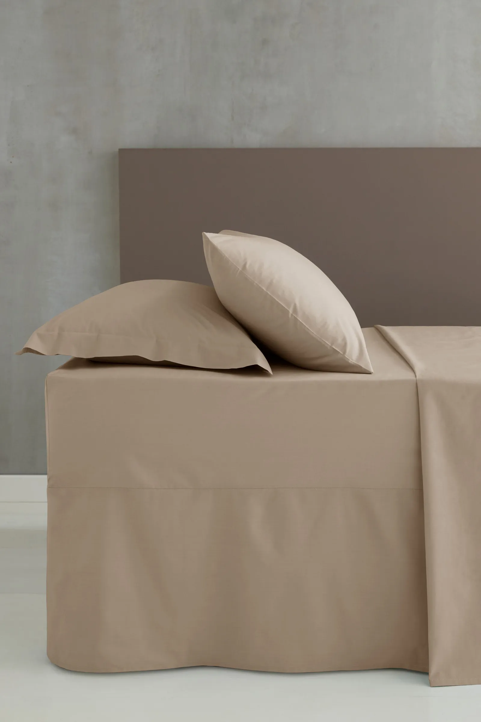 Catherine Lansfield 'Easy Iron Percale' Combed Polycotton 25cm Depth Sheet in Natural 1