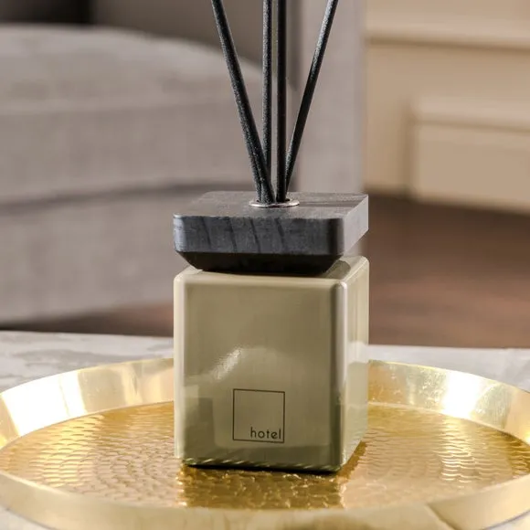Hotel Dawn White Floral Plum & Red Berries Diffuser 3