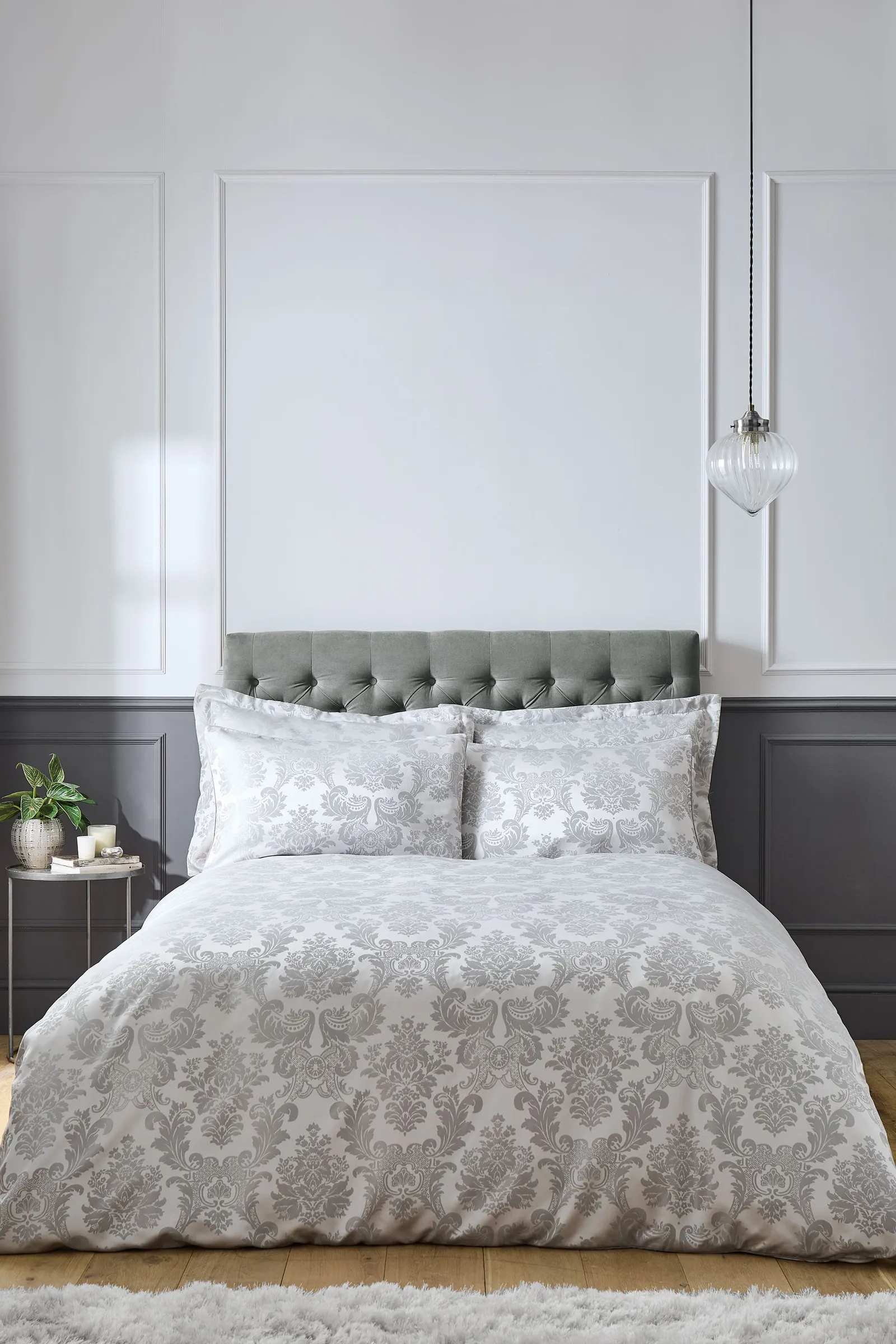 Catherine Lansfield Damask Jacquard Duvet Set in Silver 2