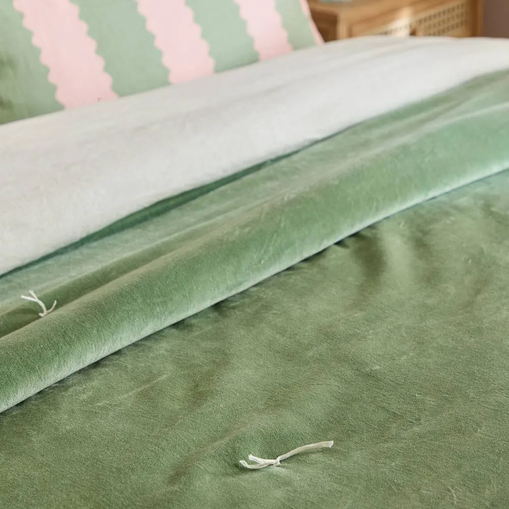 Wylder Edie 100% Cotton Velvet Bedspread in Green 2