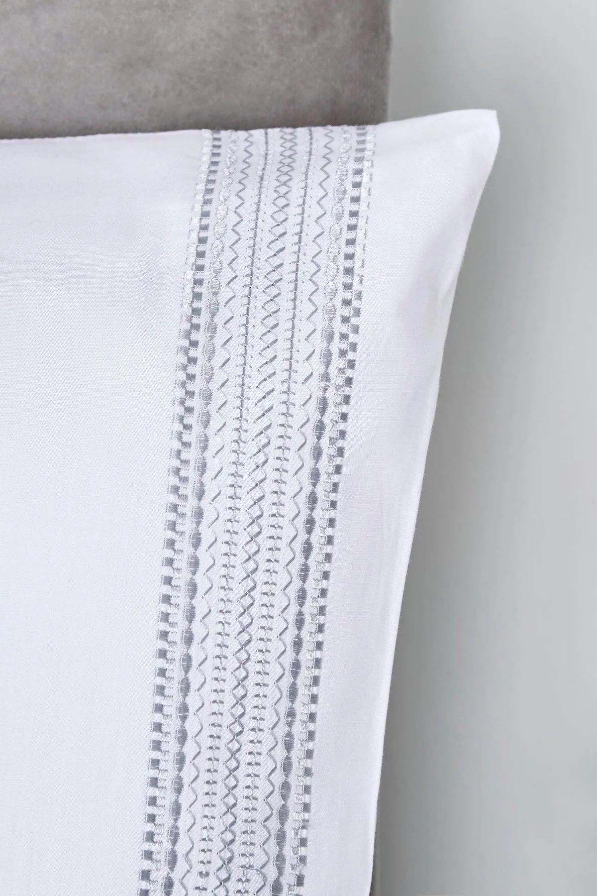 Appletree 'Embroidered Band' 100% Cotton Embroidered Duvet Cover Set in White 3