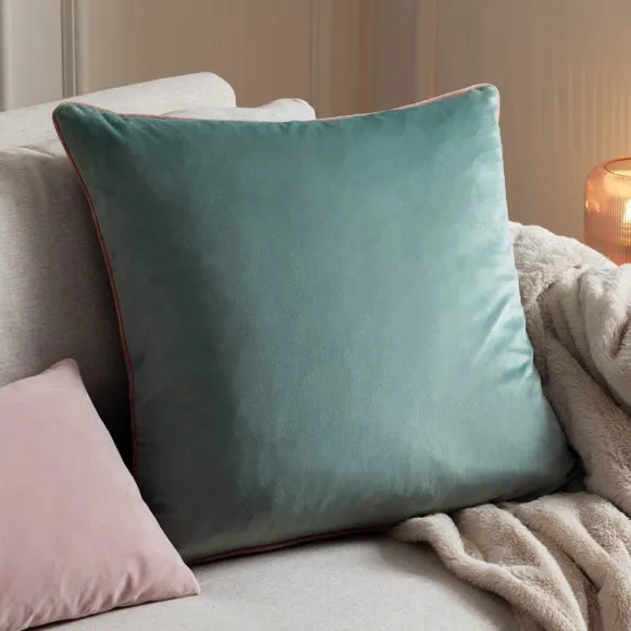 Furn. Square Cushion 1