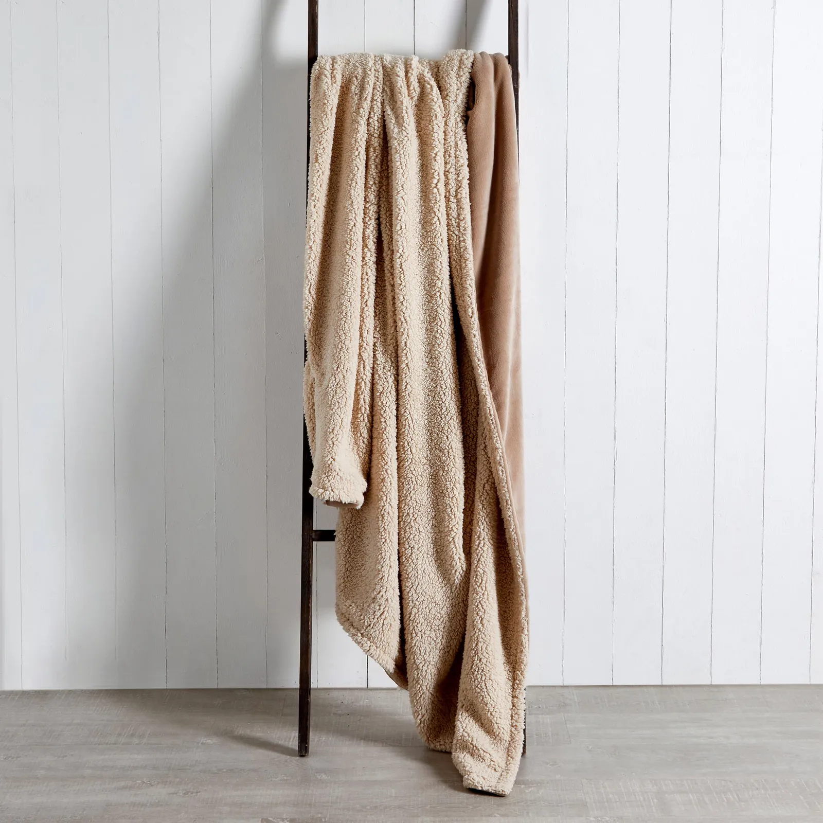 Reversible Teddy Throw Brown