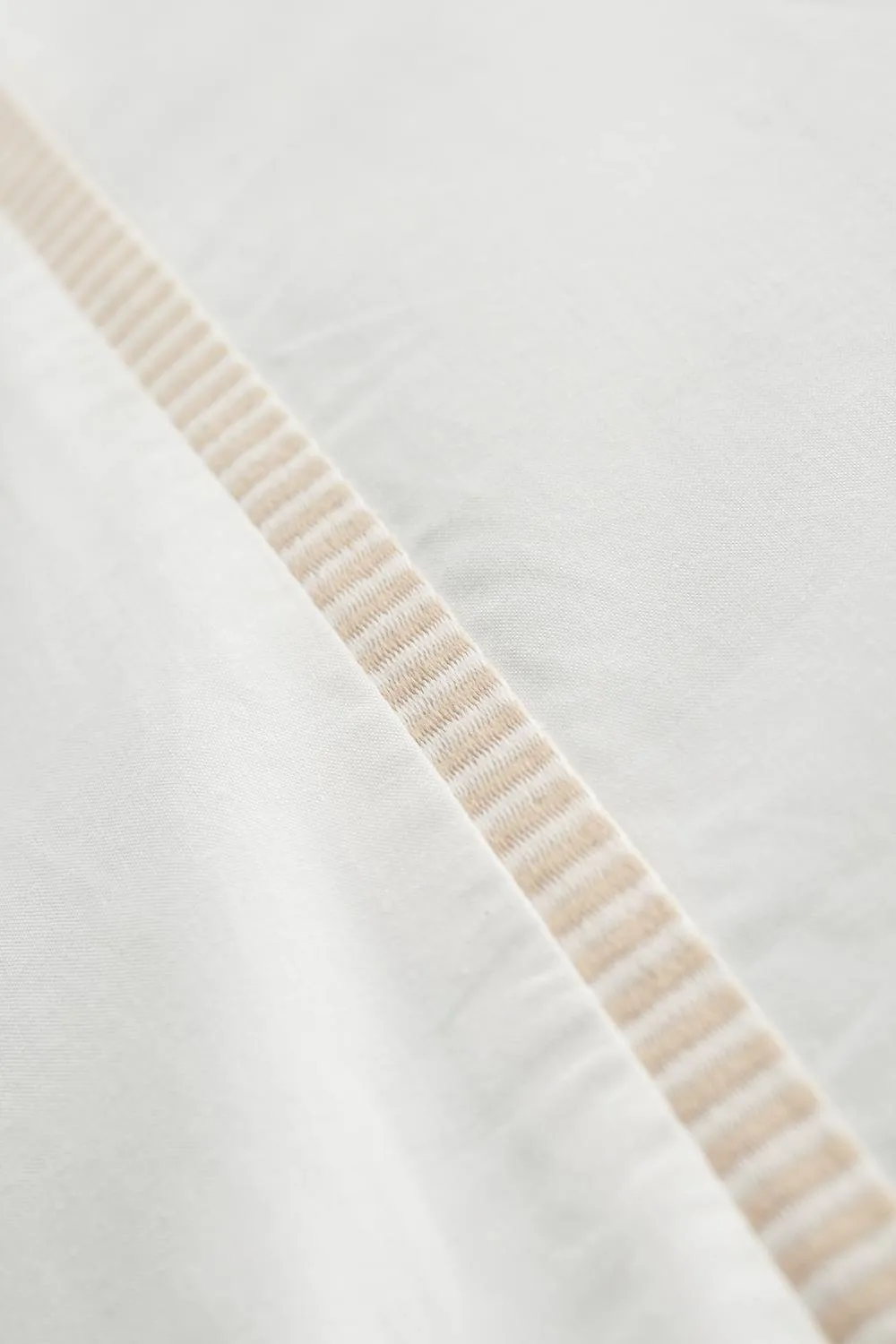 Bianca Contrast Trim 200 Thread Count Cotton Duvet Cover Set in Natural 5