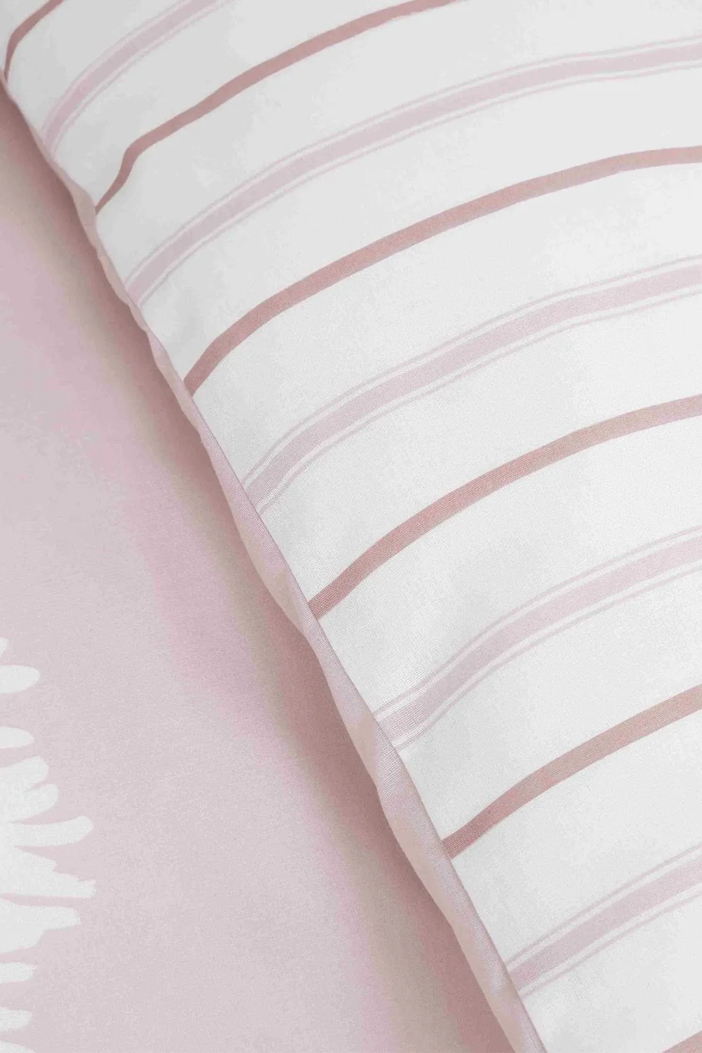 Catherine Lansfield Meadowsweet Floral Duvet Set in Pink 4