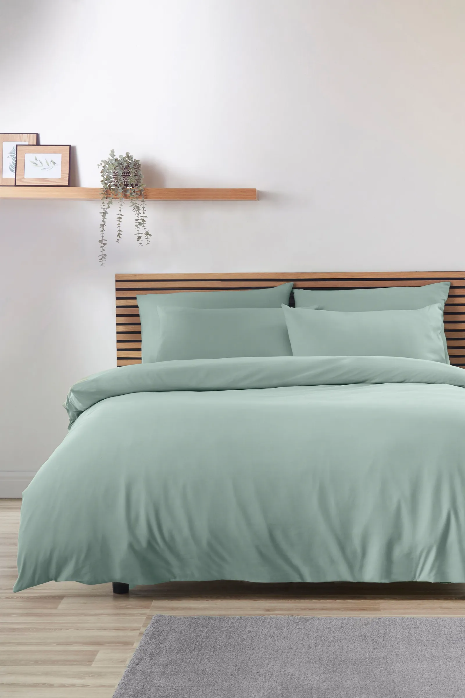 Catherine Lansfield So Soft Non Iron Duvet Cover Set in Green 1