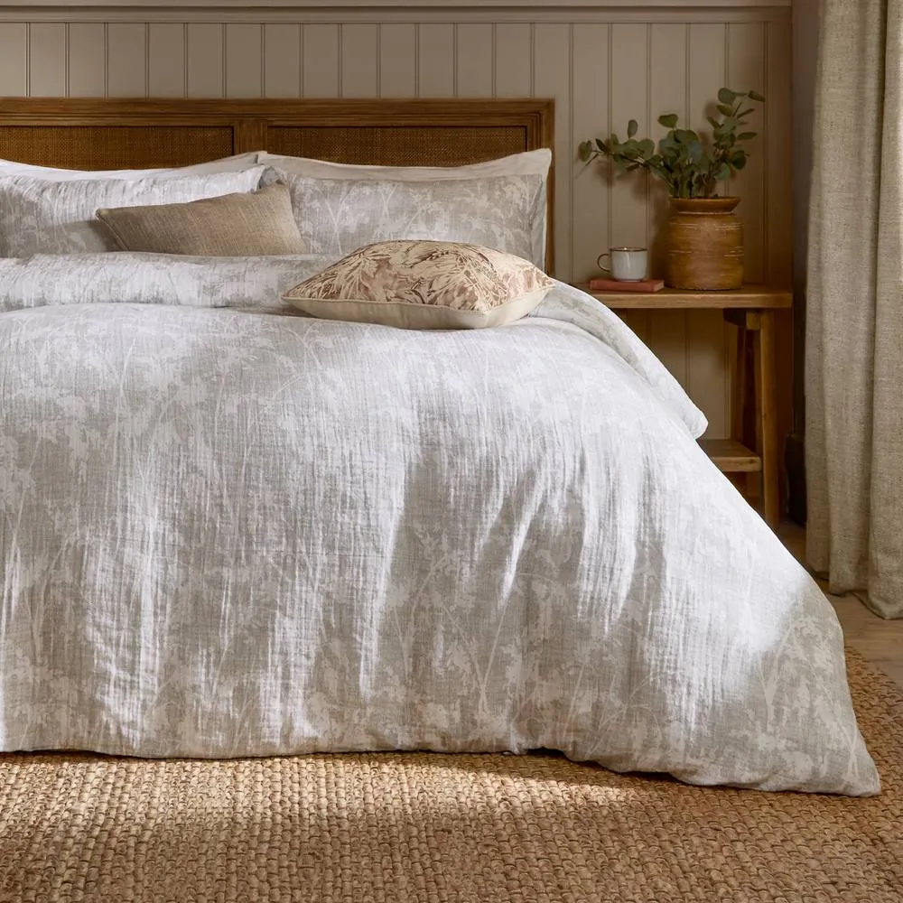 Voyage Maison Braeflower Reversible 100% Cotton Duvet Cover Set in Natural 3