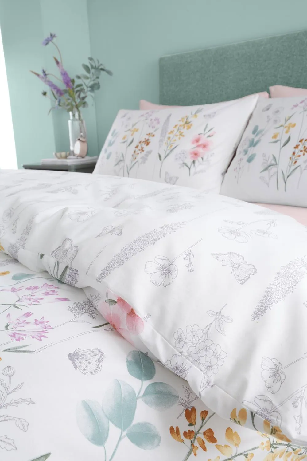 Catherine Lansfield 'Emilia Floral' Reversible Duvet Cover Set in White 4