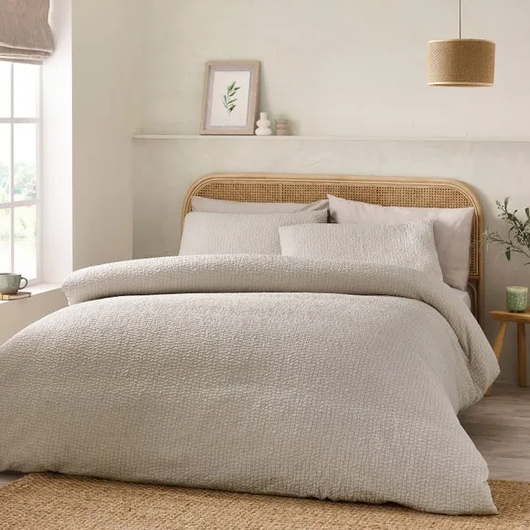 Catherine Lansfield Crinkle Seersucker Duvet Cover & Pillowcase Set 1