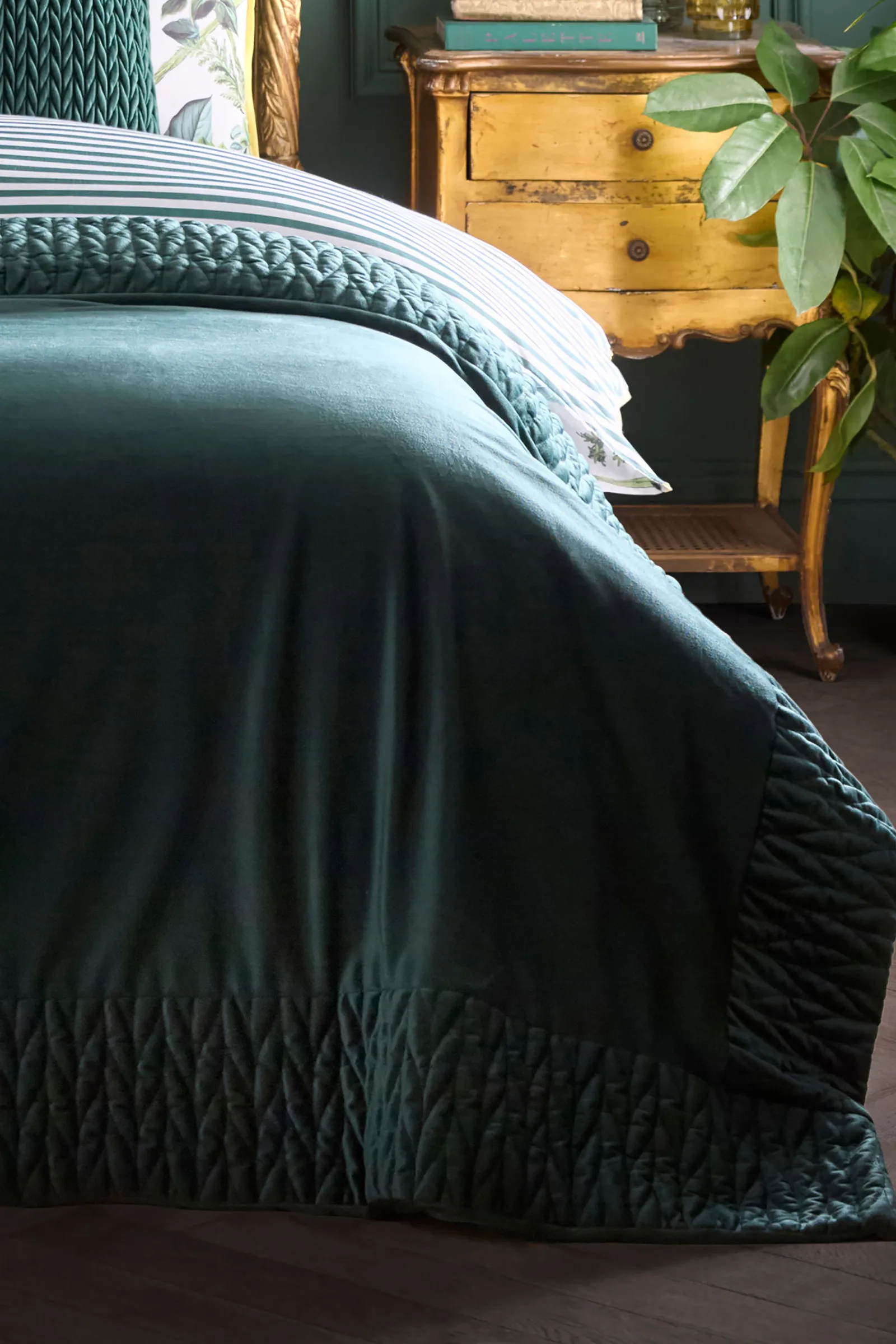 Laurence Llewelyn-Bowen 'Siena' Quilted Velvet Bedspread in Bottle Green 1