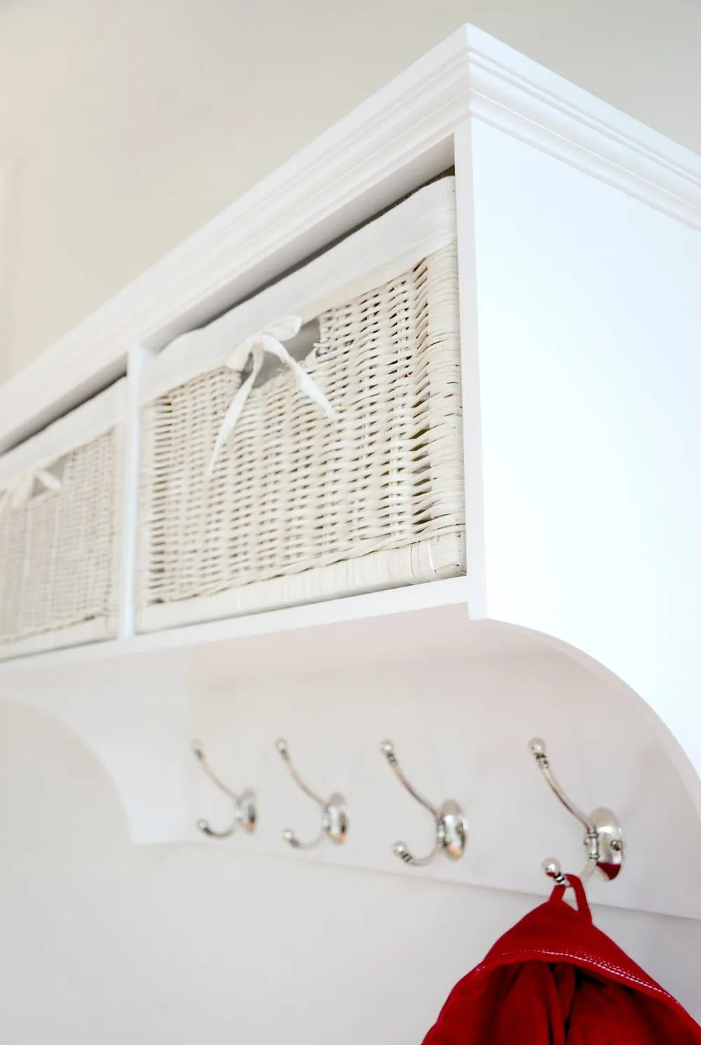 Statement Furniture Tetbury Small Hallway Coat Rack / Shelf with Wicker Storage Baskets in White 4