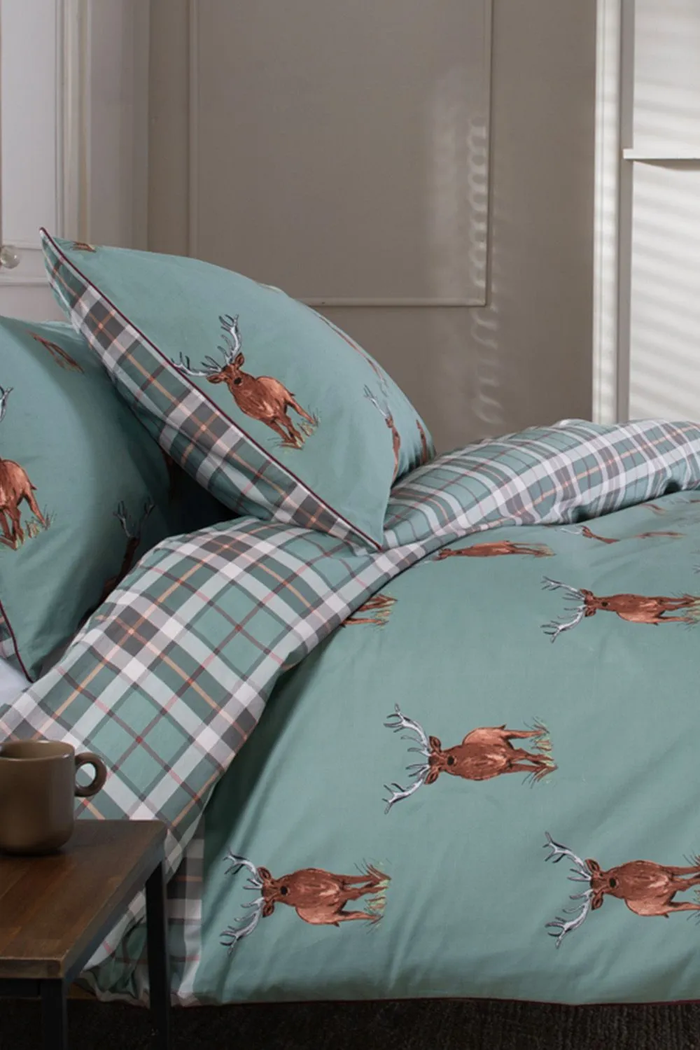 The Lyndon Company Highland Fell 100% Cotton Duvet Cover Set - Stag Print Bedding in Green 3