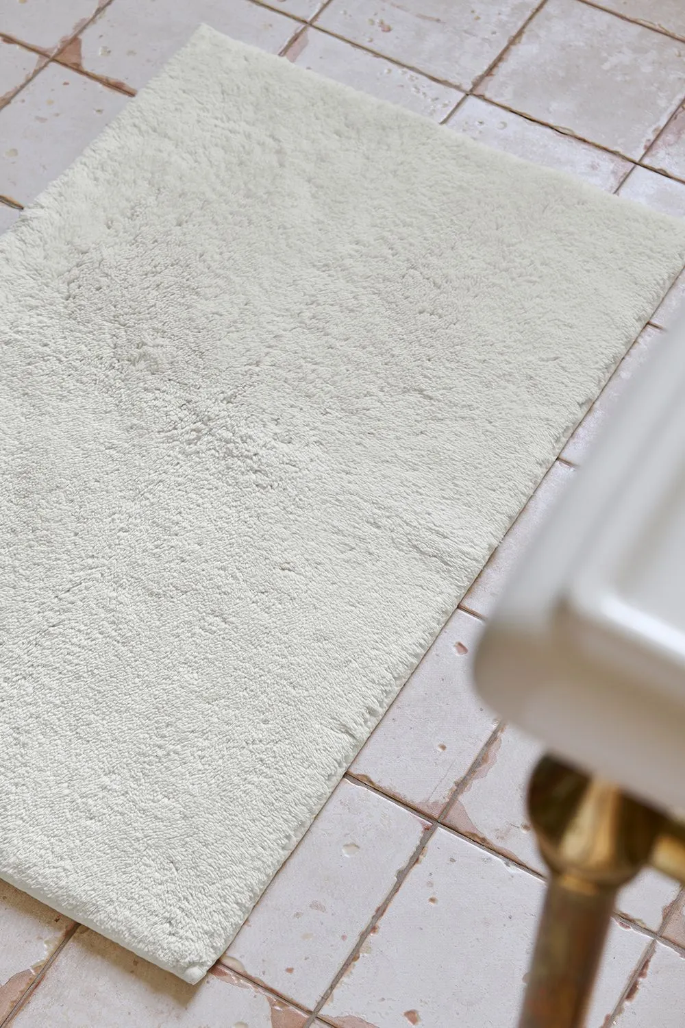 CHRISTY Deep Pile Luxury 100% Cotton 2444GSM Non Slip Bath Rugs in Light Beige 1