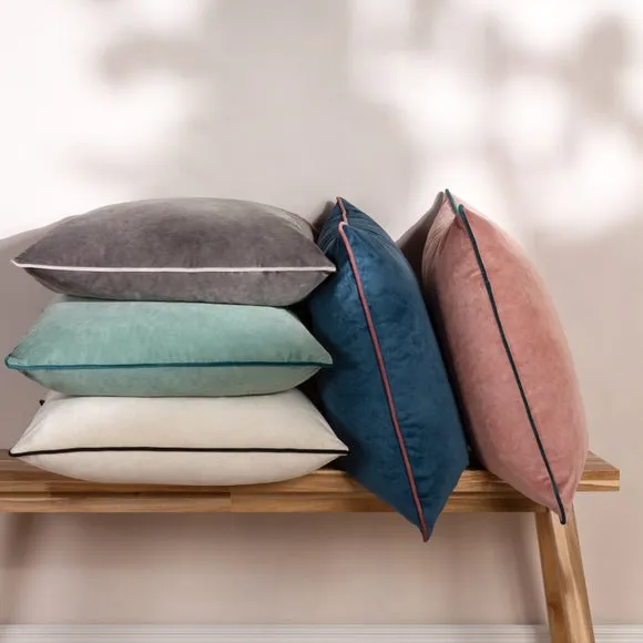 Furn. Square Cushion 5