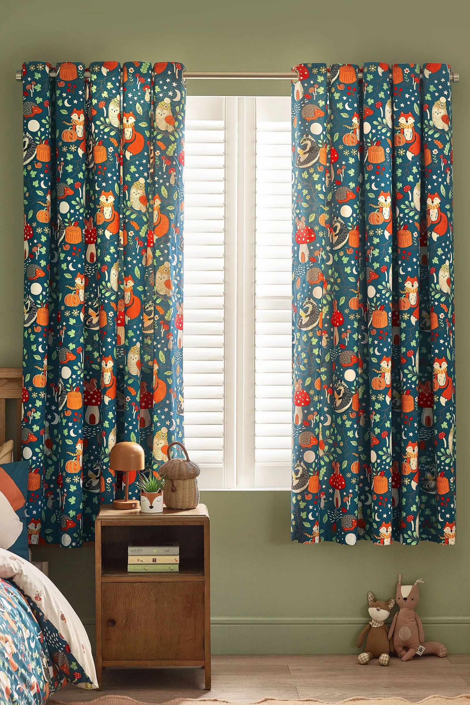 Catherine Lansfield 'Fox & Woodland Friends' Fully Reversible Eyelet Curtains in Green