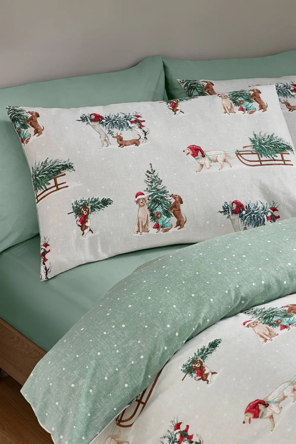 Catherine Lansfield Brushed Christmas Dogs Cotton Reversible Duvet Cover Set in Green 3