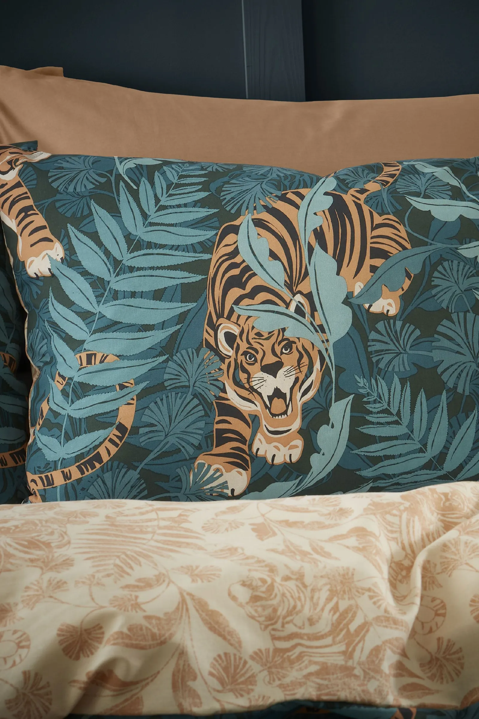 Catherine Lansfield 'Tropic Tiger Leaf' Duvet Cover Set in Green 3