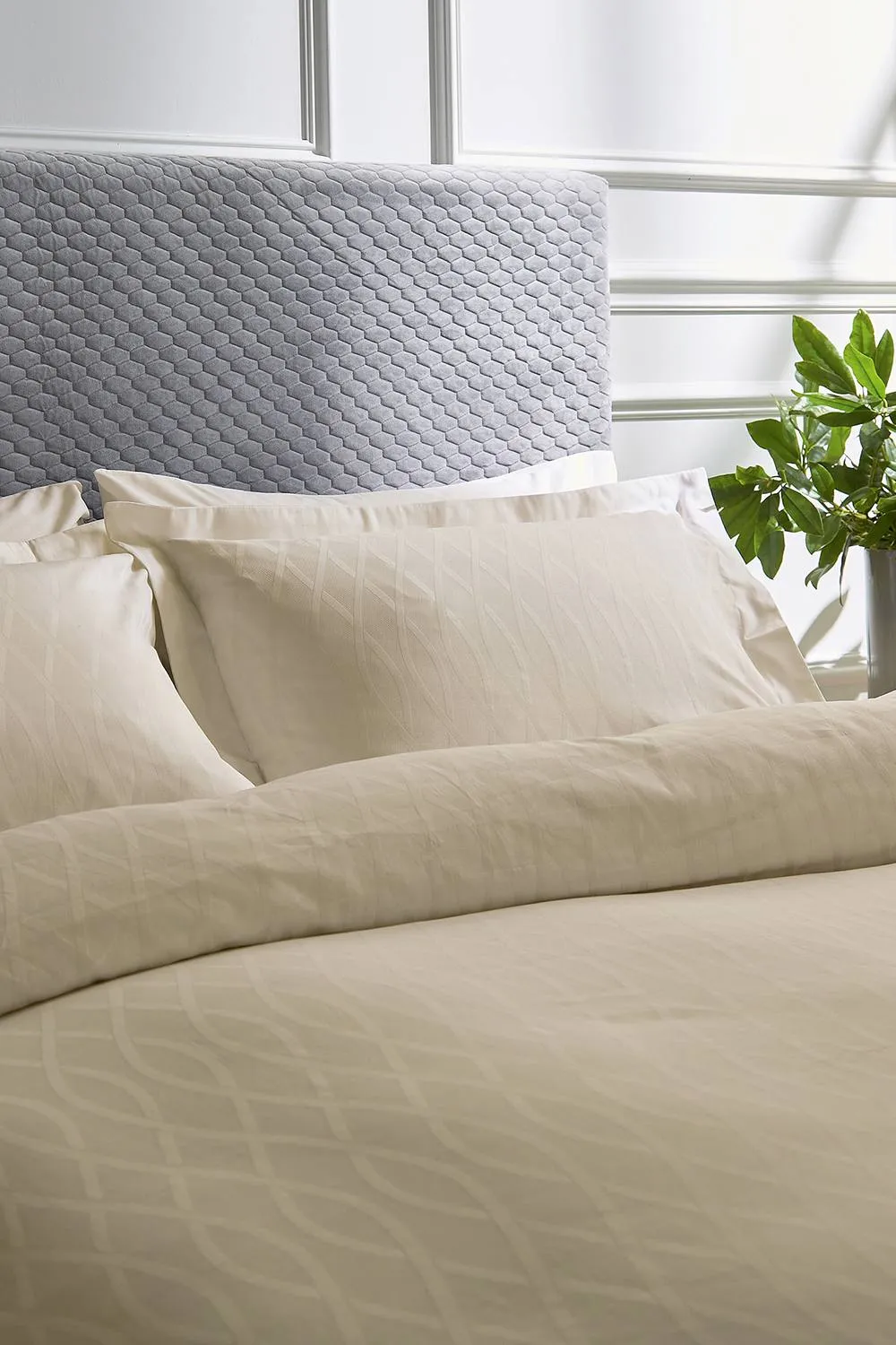 1951 'Ravello' Cotton Duvet Cover Set in Gold 2