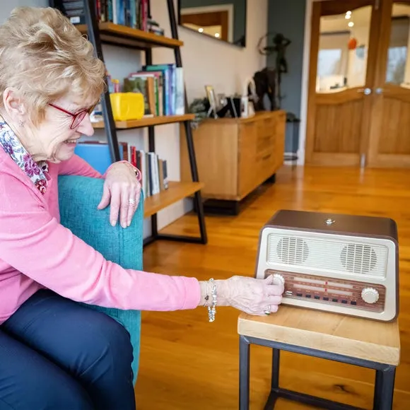 Ravencourt One Button Radio 3