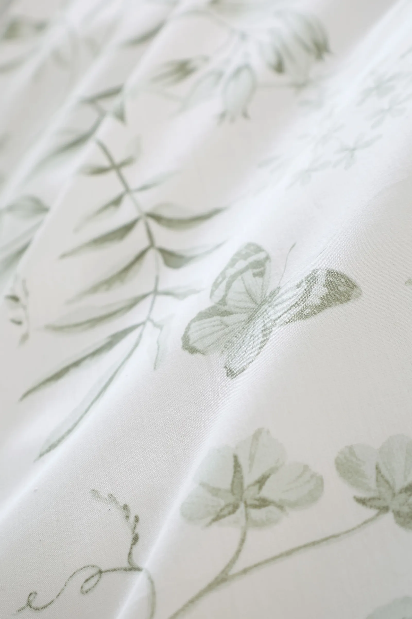 Bianca Thea Floral 200 Thread Count Cotton Reversible Duvet Cover Set in Green 4