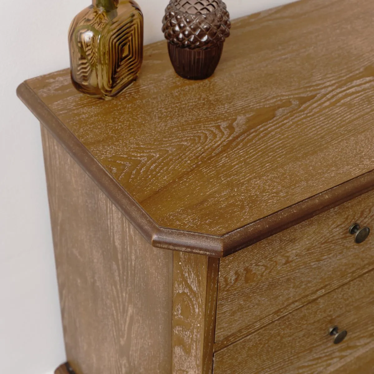 Melody Maison 4 Drawer Dark Wood Chest Of Drawers - Ashwell Range in Brown 3