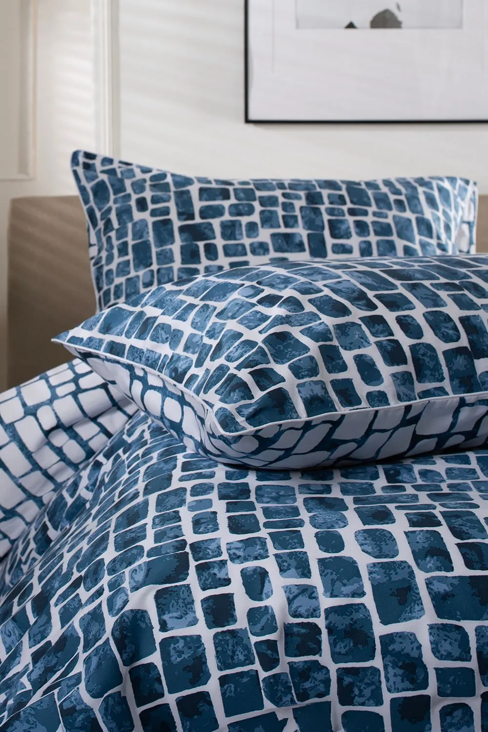 The Lyndon Company Tulle Extrasoft 100% Cotton Breathable Duvet Cover Set in Navy 3