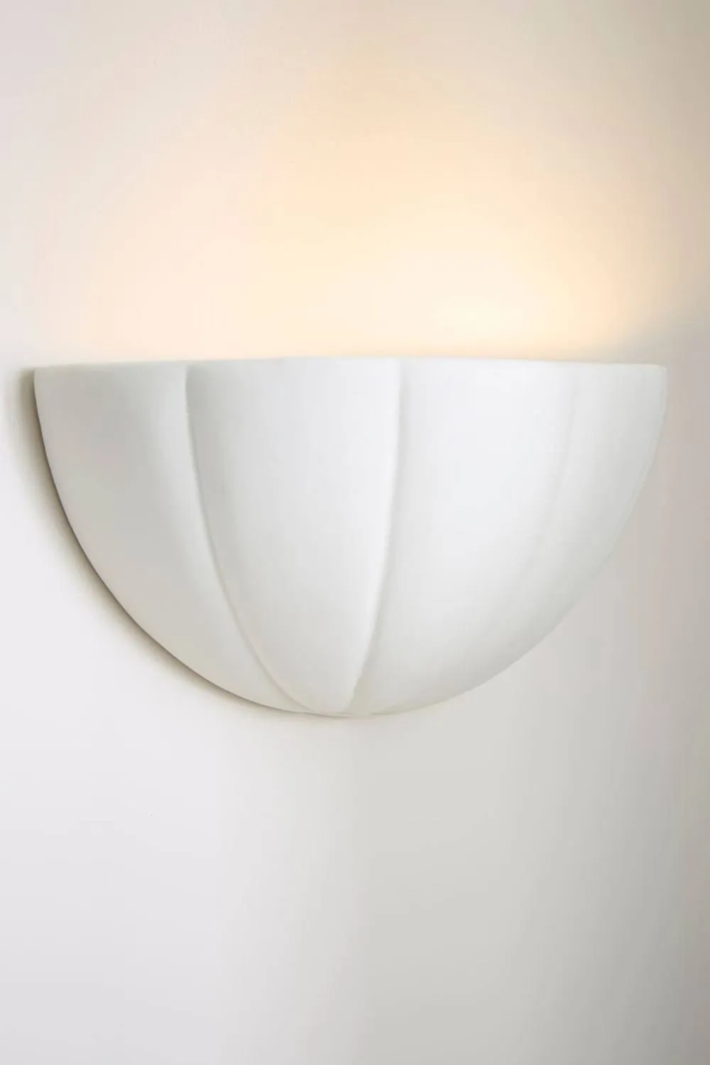 ValueLights Leonardo Scallop Curve Ceramic Flush Wall Sconce Light with Bulb in Nude 2