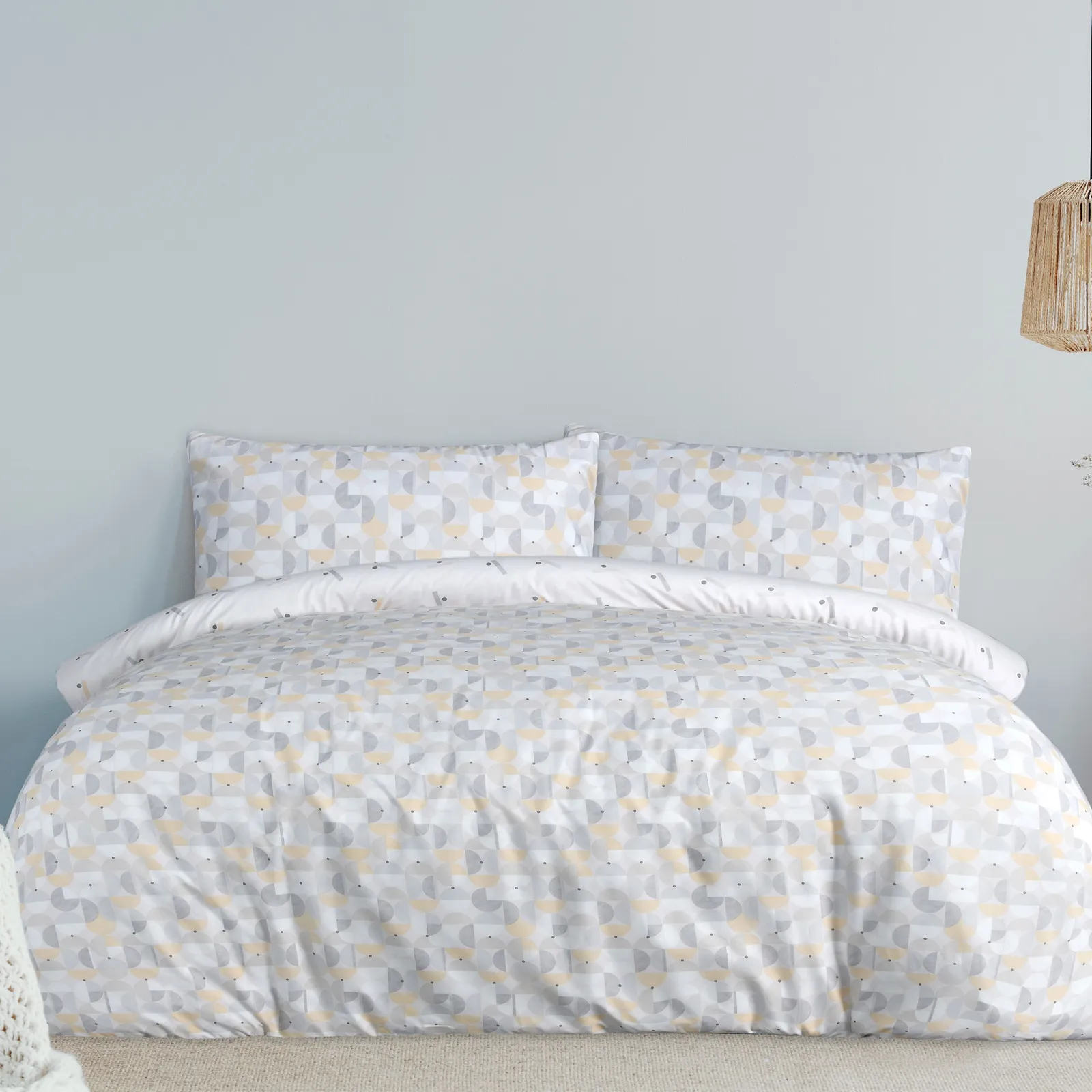 Smart Living Printed Reversible Circle Geo Duvet Cover With Pillowcases in Yellow