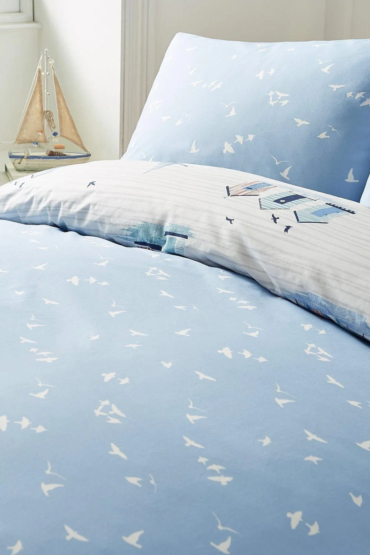 Fusion 'Beach Huts' Summer Seaside Print Duvet Cover Set in Blue 6