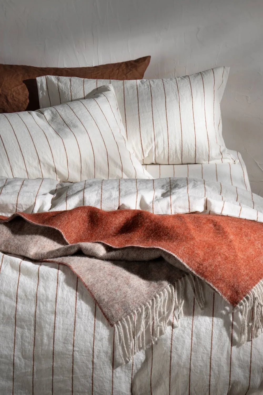 Soak&Sleep White/Burnt Orange Pinstripe Linen/Cotton Housewife Pillowcase Pair in White 2