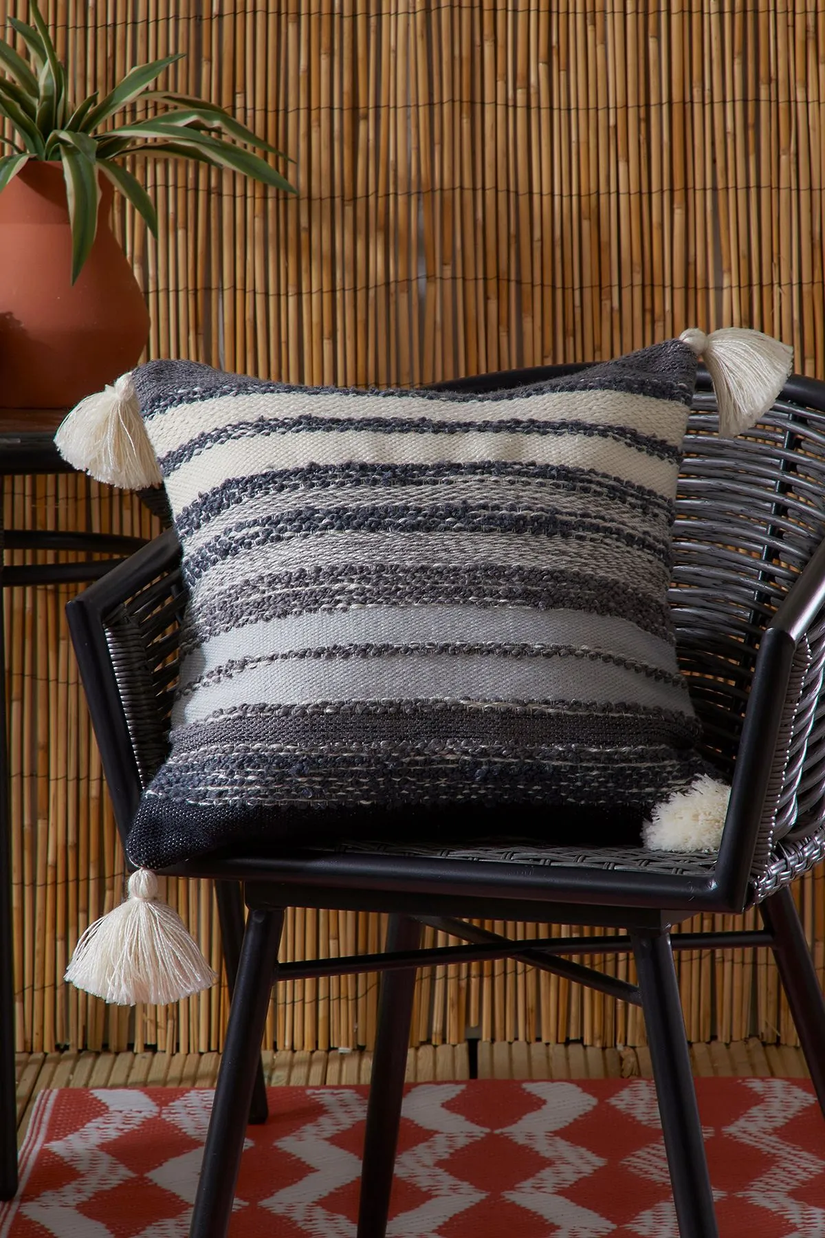 Drift Home 'Grayson' Textured Outdoor Garden Filled Bench Cushion
