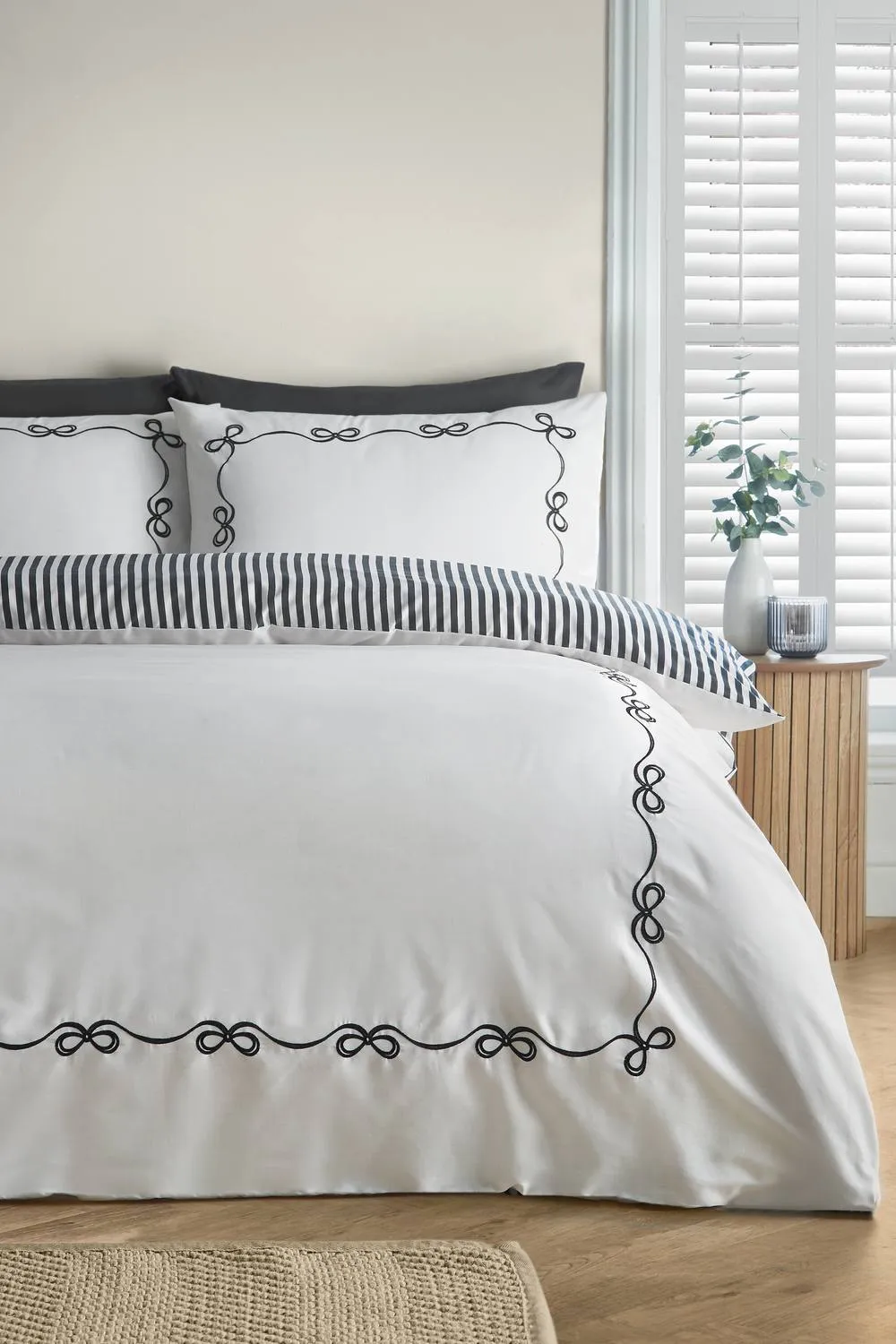 Catherine Lansfield Bow Embroidery Duvet Cover Set in Black