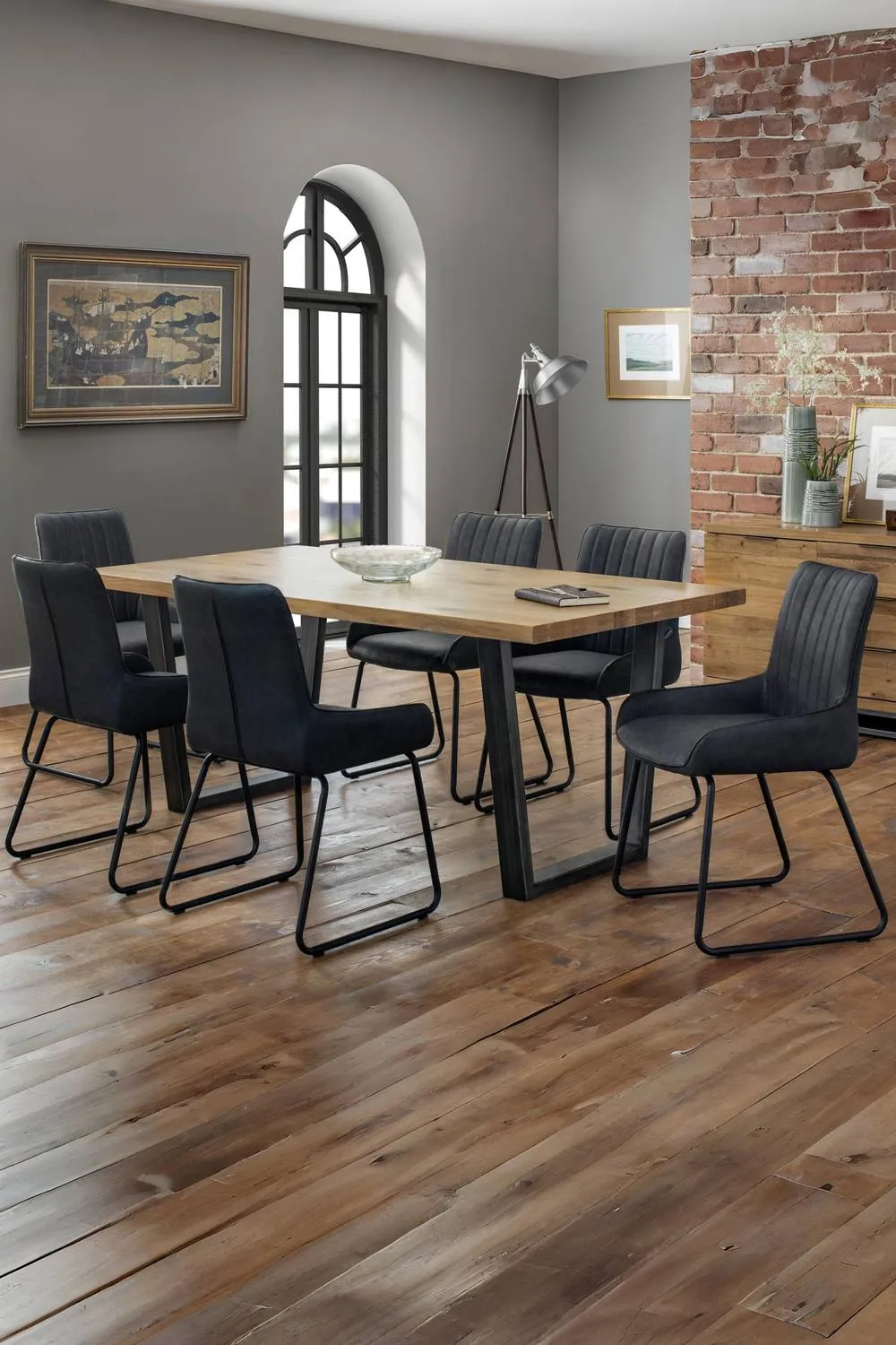 Julian Bowen Brooklyn Rectangular 4-6 Seater Dining Table in Light Oak 2