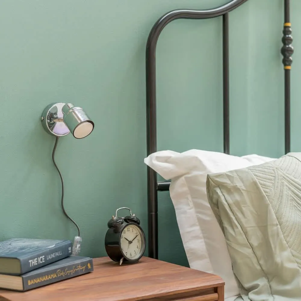 ValueLights Benton Single Adjustable Plug In Spotlight Wall Light with LED Bulb in Silver 1