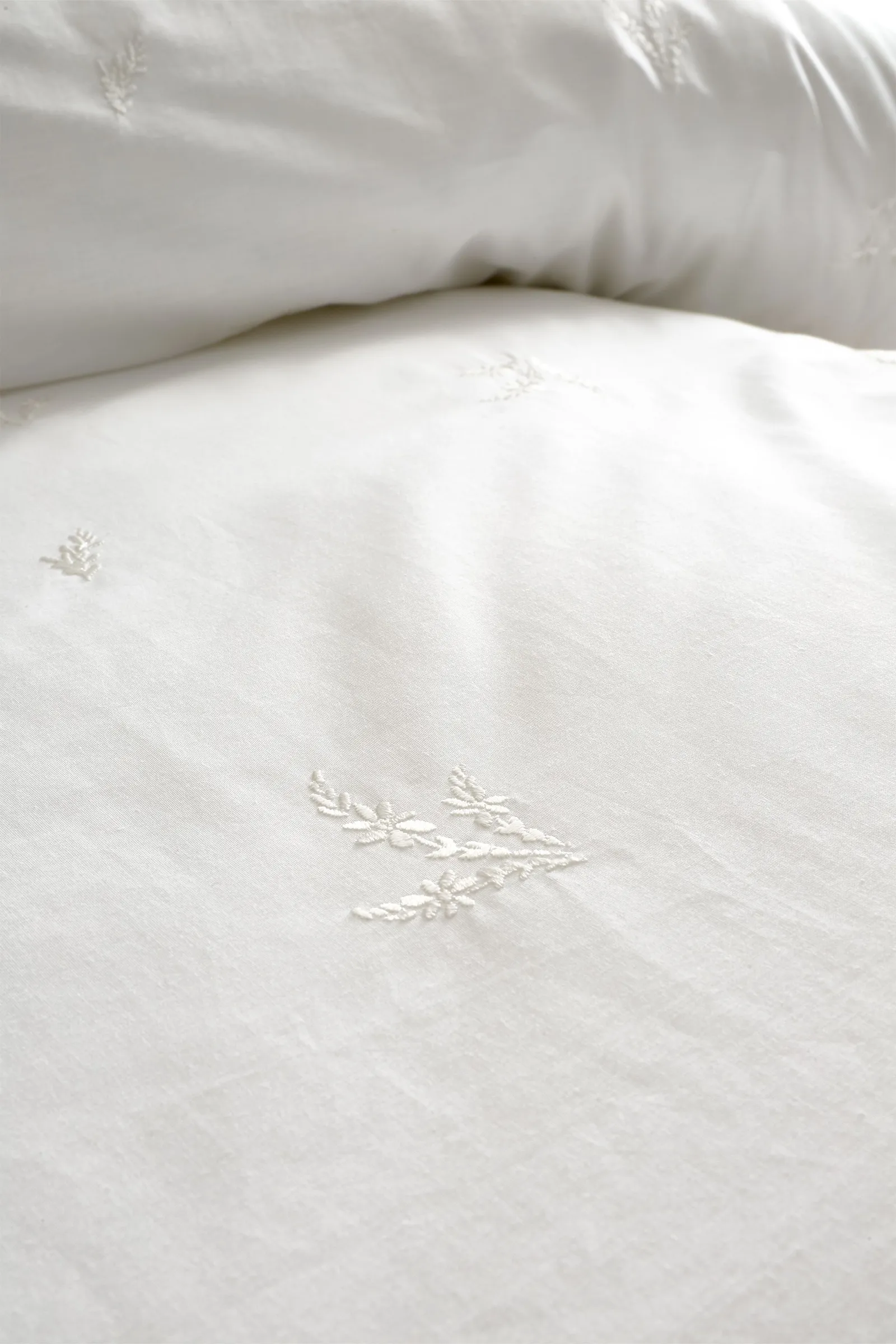 Bianca Lottie Floral Embroidery 180 Thread Count Cotton Duvet Cover Set in White 3