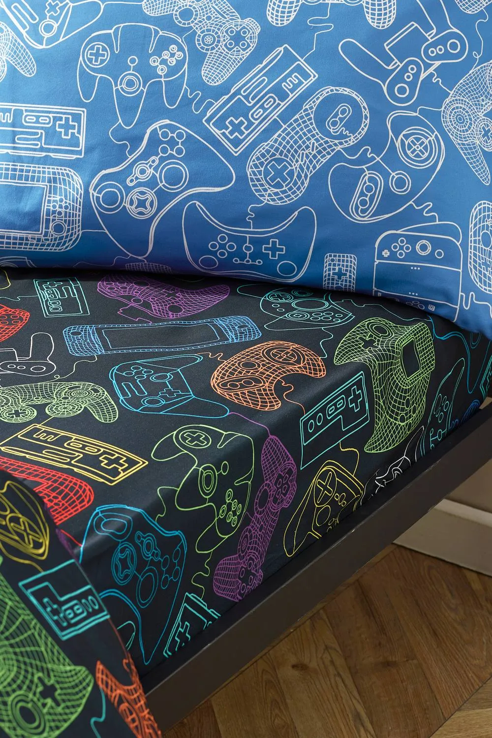 Catherine Lansfield 'Power Up Gamer' So Soft Fitted Sheet in Black 1